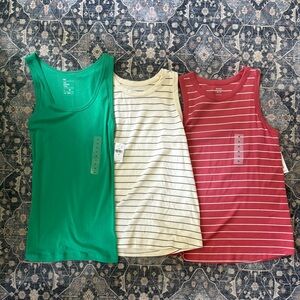 GAP & Old Navy Medium Tank Top Lot - NEW!